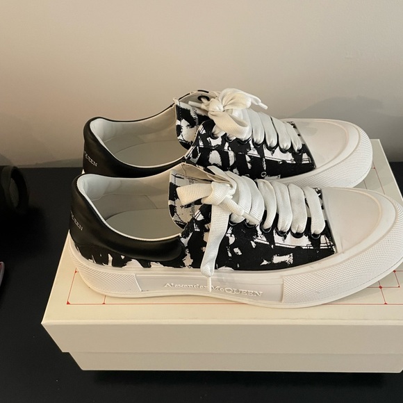 Alexander McQueen Black and White Men's Shoes - Picture 2 of 5
